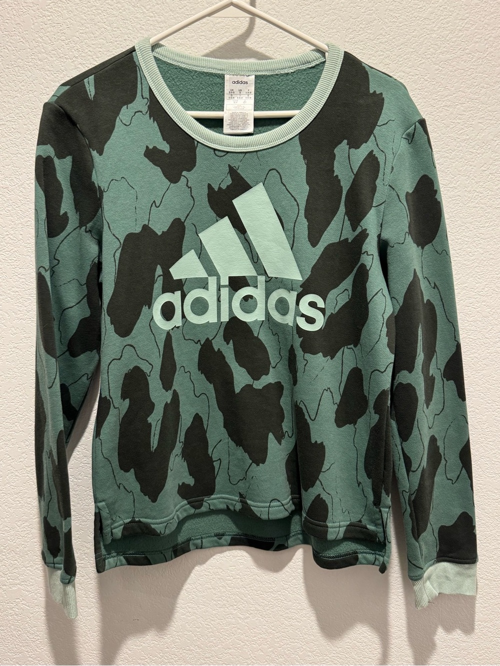 Adidas pullover size small